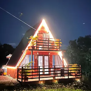 Chalet 787, Lares